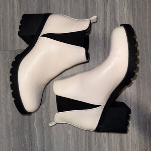 White XAppeal Women’s Boots, Size 9.5, Like New